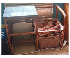 Cadeira com mesa e tampo de mármore